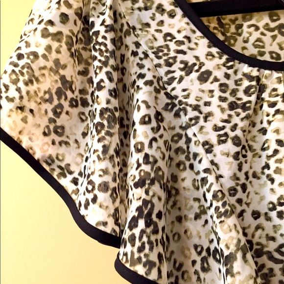 NWT- flutter sleeve top with black silk belt - Picture 4 of 6